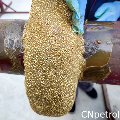 Molding Mastic To Make A Smooth Profile On Irregular Flanged Joints And Valves