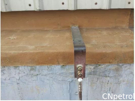 Thick And Greasy Jellly State Petrolatum  Paste: Waterproofing For Buried Or Exposed Surfaces